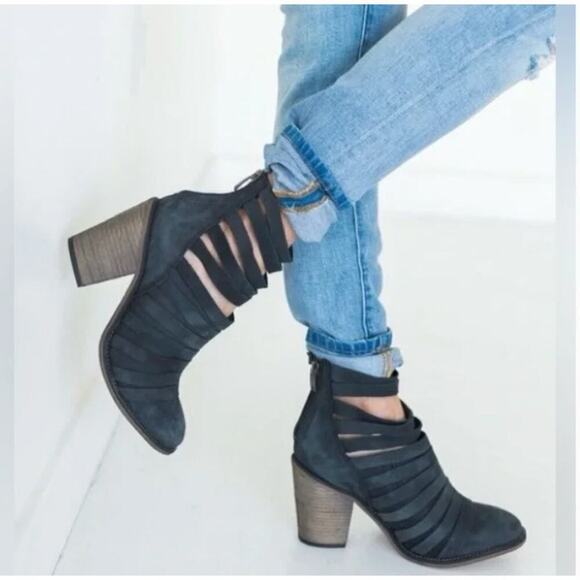 FREE PEOPLE Black Stacked Block Strappy Leather Hybrid Ankle Booties - Picture 1 of 10